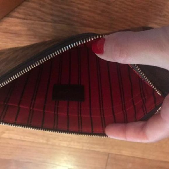 Authentic NEW Louis Vuitton Neverfull red damier pouch - Picture 4 of 8
